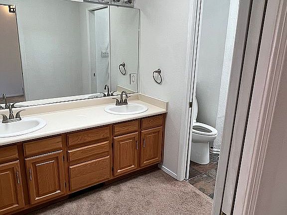 Master bath w/walk-in closet