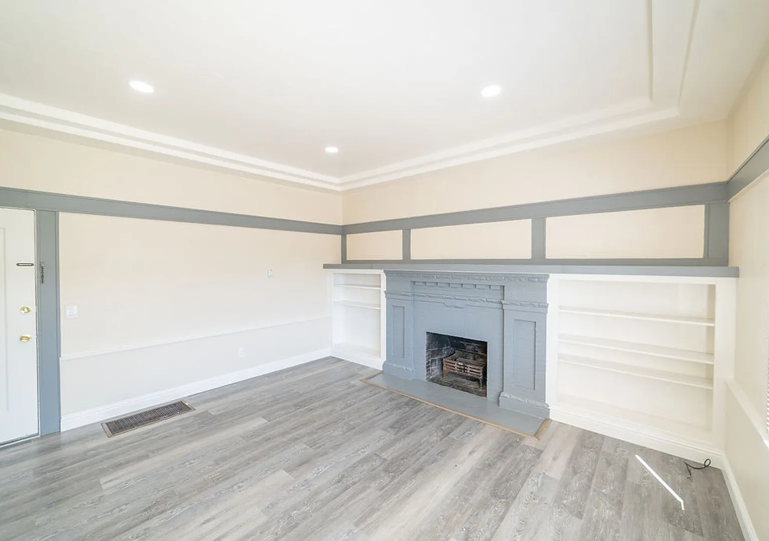 395 Palm — Photo 1