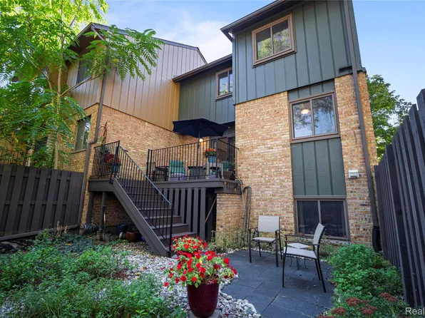 2626 Traver Blvd, Ann Arbor, MI 48105