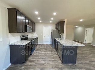 1812 S 15th Ave, Ozark, MO 65721