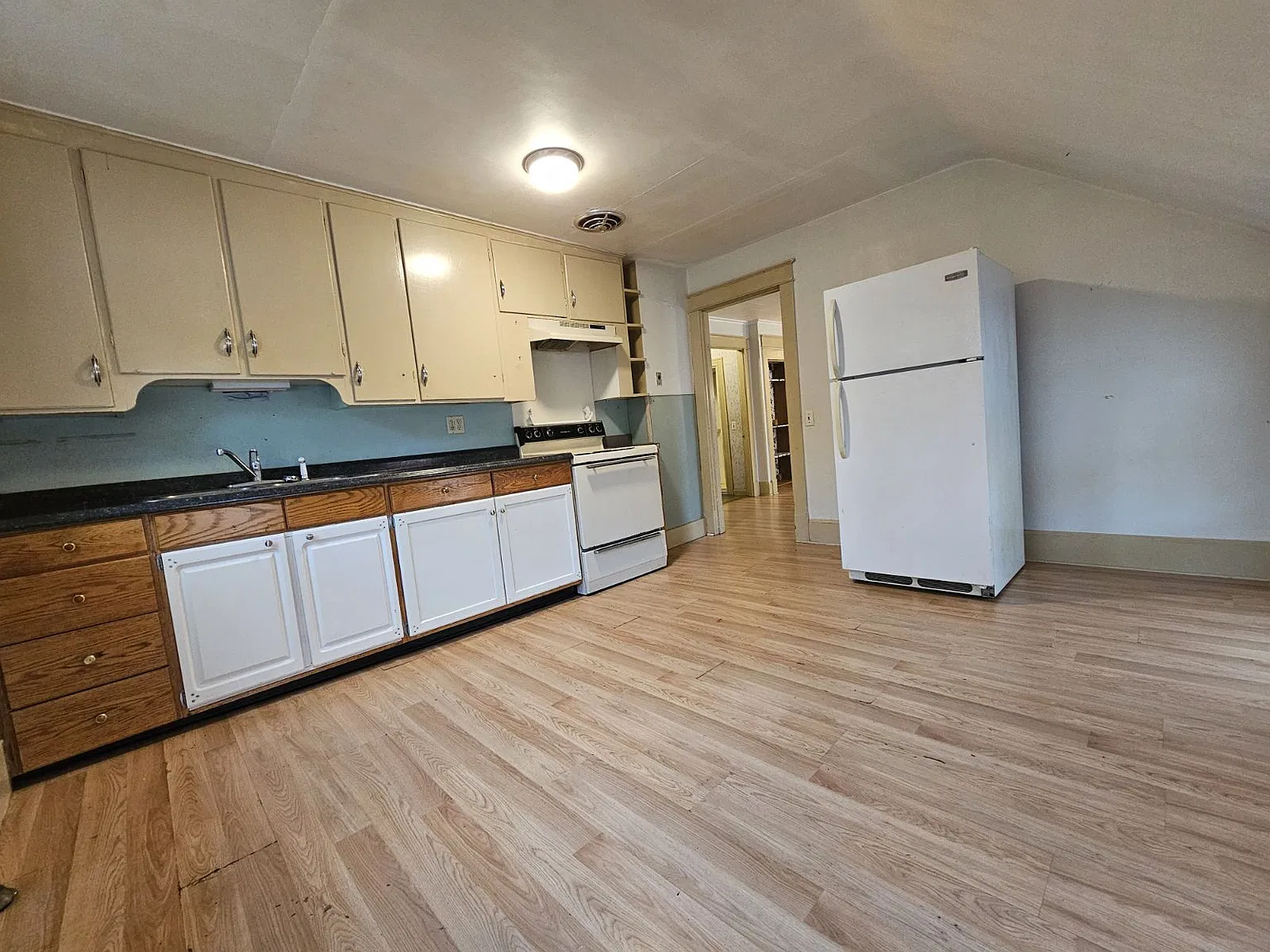 2 bed, 780 sqft, $1,600 — Photo 2