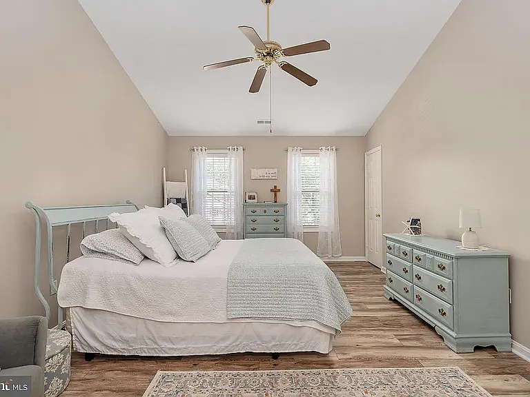 17 Whitestone Dr — Photo 36