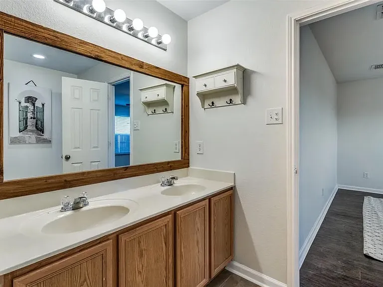 1217 Caroline Dr — Photo 15