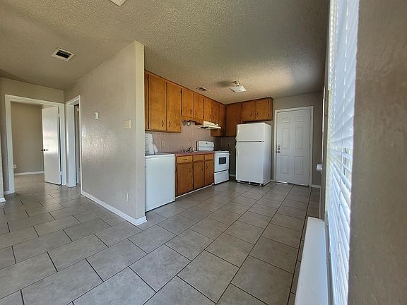 5th image of 602 W Church Ave