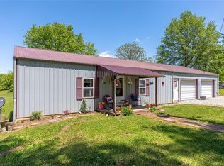 305 E North St, Mulberry Grove, IL 62262