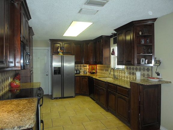 2nd image of 11 Alcove Ct