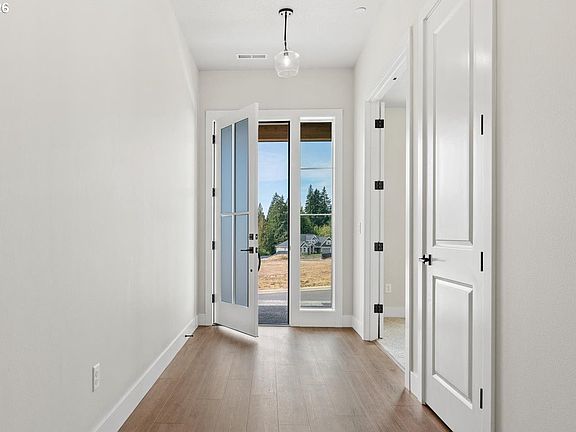 4th image of 16713 NE 38th Ave