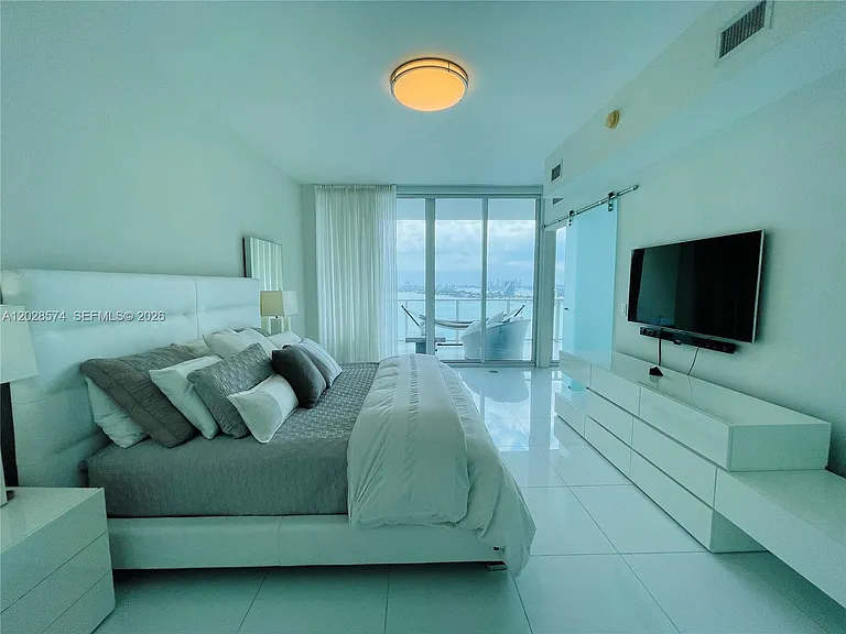 2020 N Bayshore Dr #2008 — Photo 14