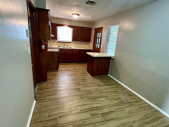 3rd image of 712 S Highland Dr