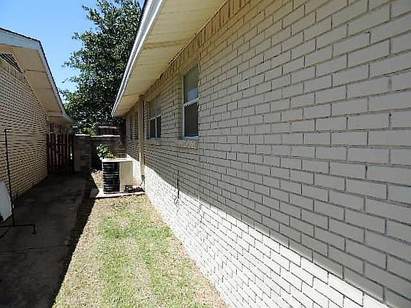 2nd image of 1429 Idlewood Ln