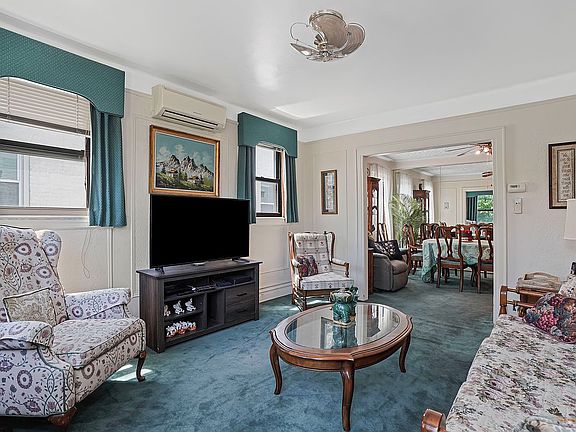 5th image of 1877 Hart St #2