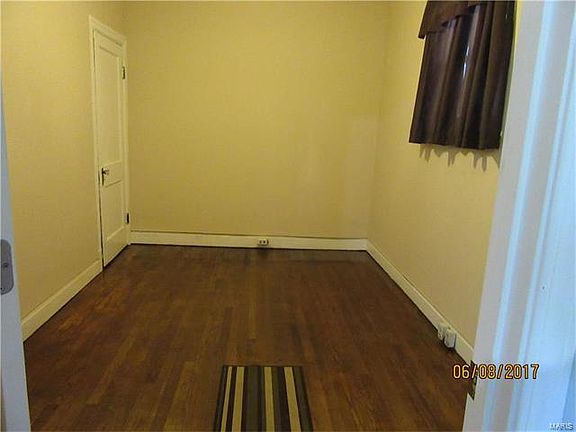 4th image of 3727 Texas Ave