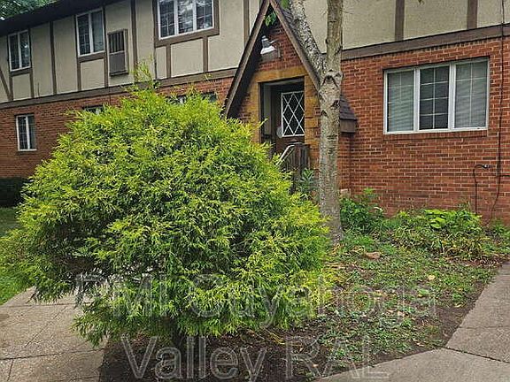 2nd image of 1500 W Market St #5