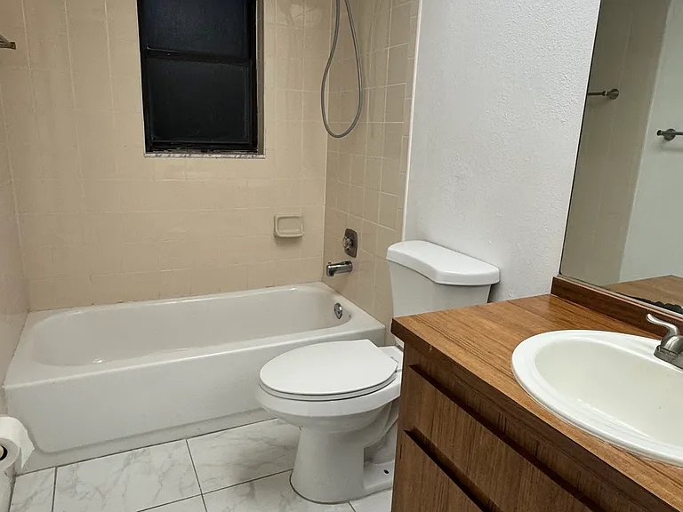 3091 Saint Clair Ave #B — Photo 7