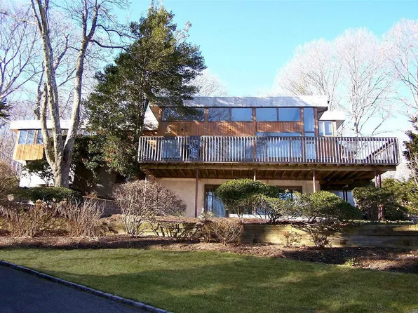 7 Riverview Ter, Smithtown, NY 11787