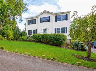 10 Bobilin Ln, Rocky Point, NY 11778