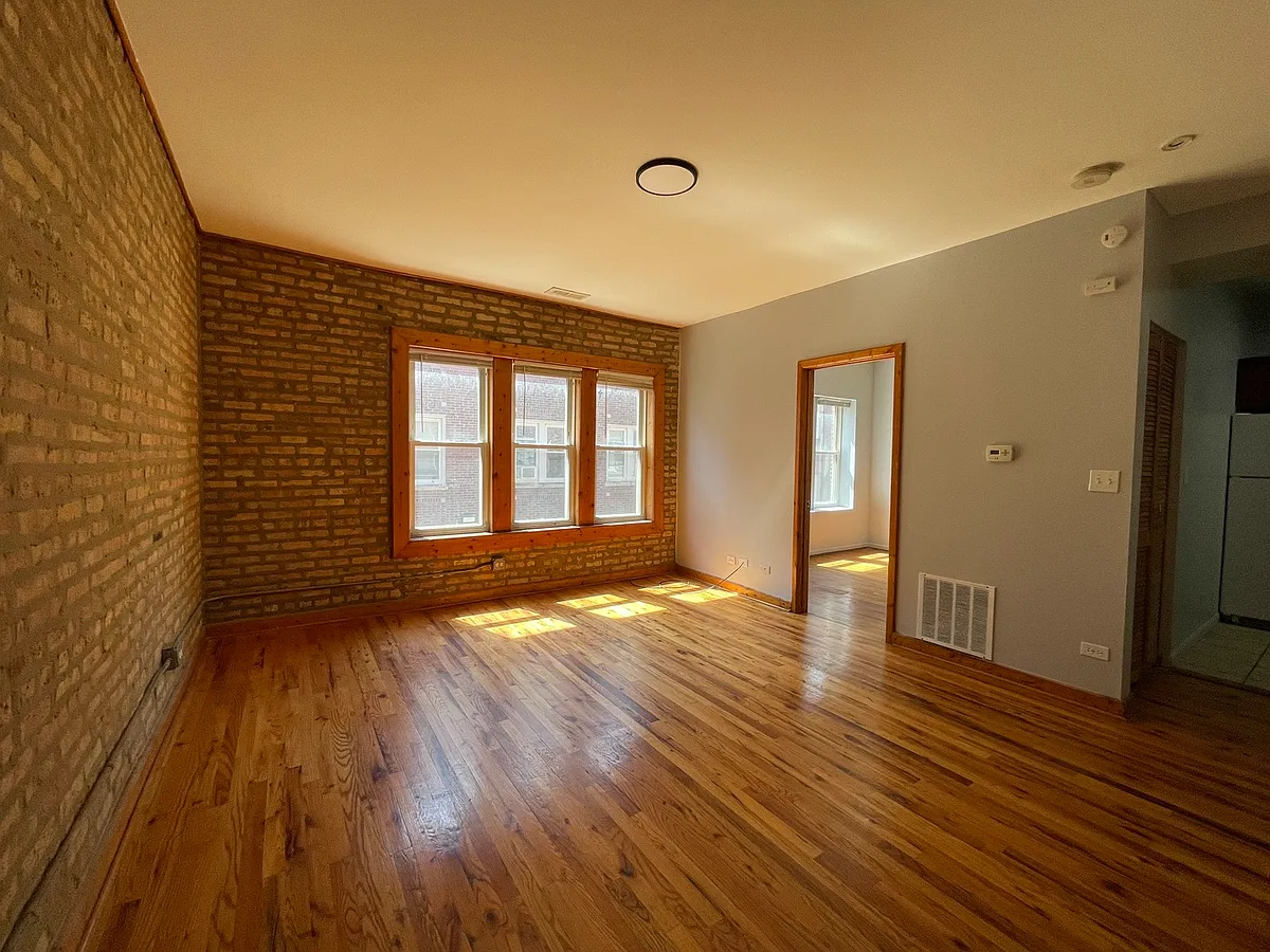 Building Photo - 1160 N Harding Ave #2