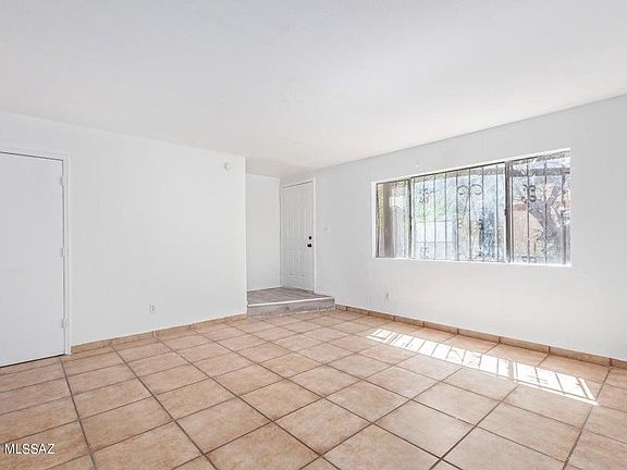 3rd image of 5852 S Del Moral Blvd