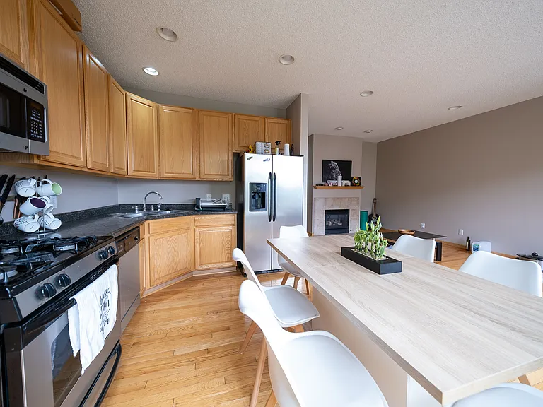 710 Village Pkwy — Photo 2