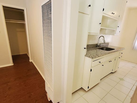 3rd image of 151 S Oxford Ave APT 11