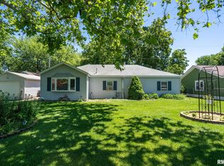 810 6th St, Colona, IL 61241