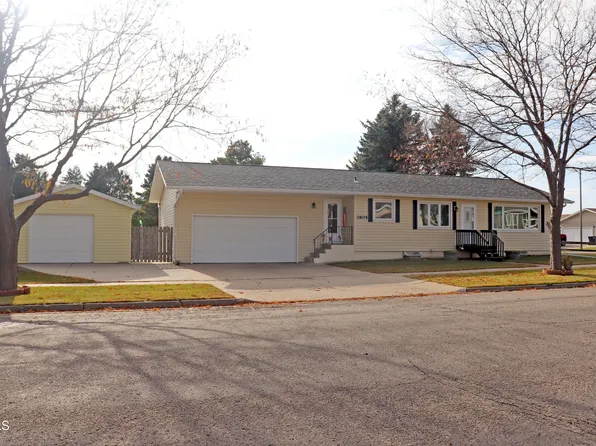 3905 42nd St NW, Mandan, ND 58554