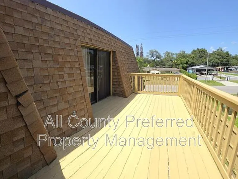 1642 S Park Ave — Photo 3