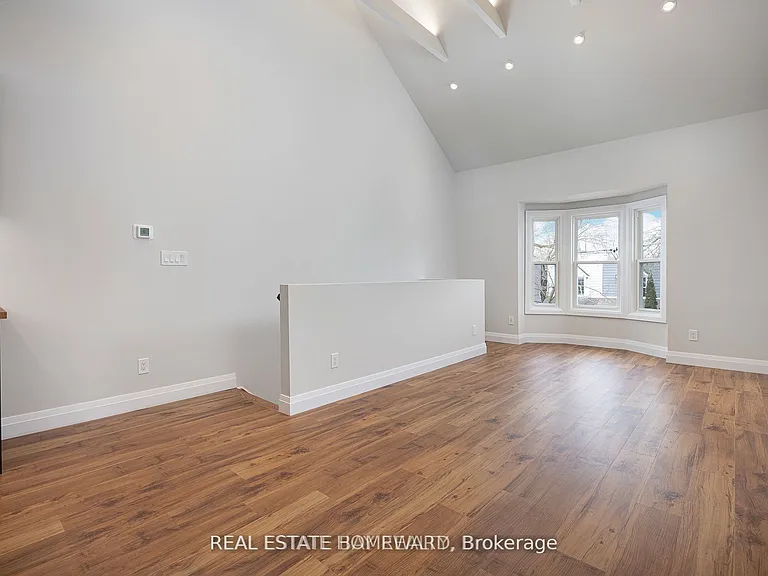 21 Alton Ave #UPPER — Photo 12
