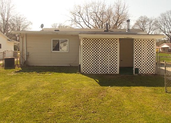 3rd image of 4015 Carrie Dr