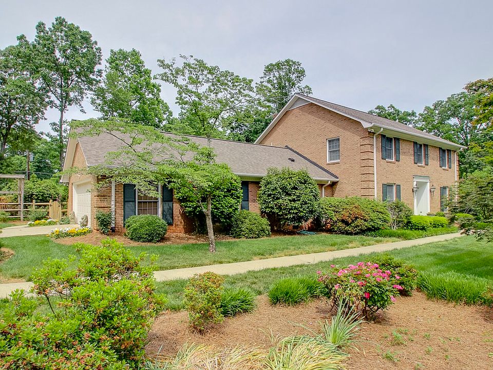 1st image of 113 Woodstream Cir
