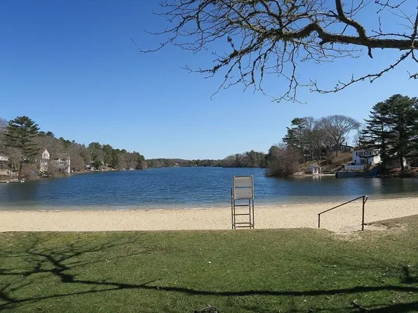 263 Lake Ave, Wareham, MA 02538