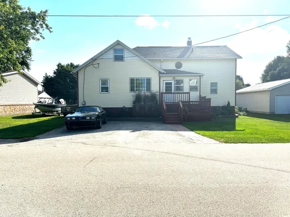 4214 8th St, Menominee, MI 49858