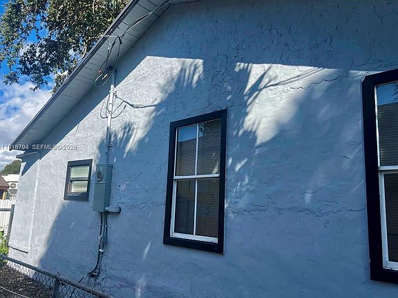 4th image of 1800 SW 3rd St APT B