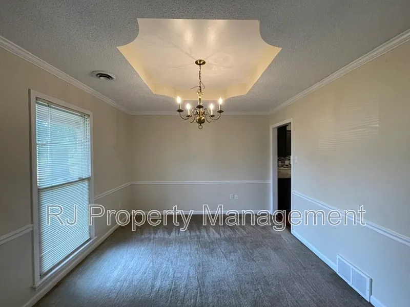 3 bed, 2.0 bath, 1876 sqft, $2,200 — Photo 4