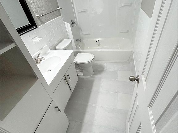 3rd image of 325 E Phillips St APT 1