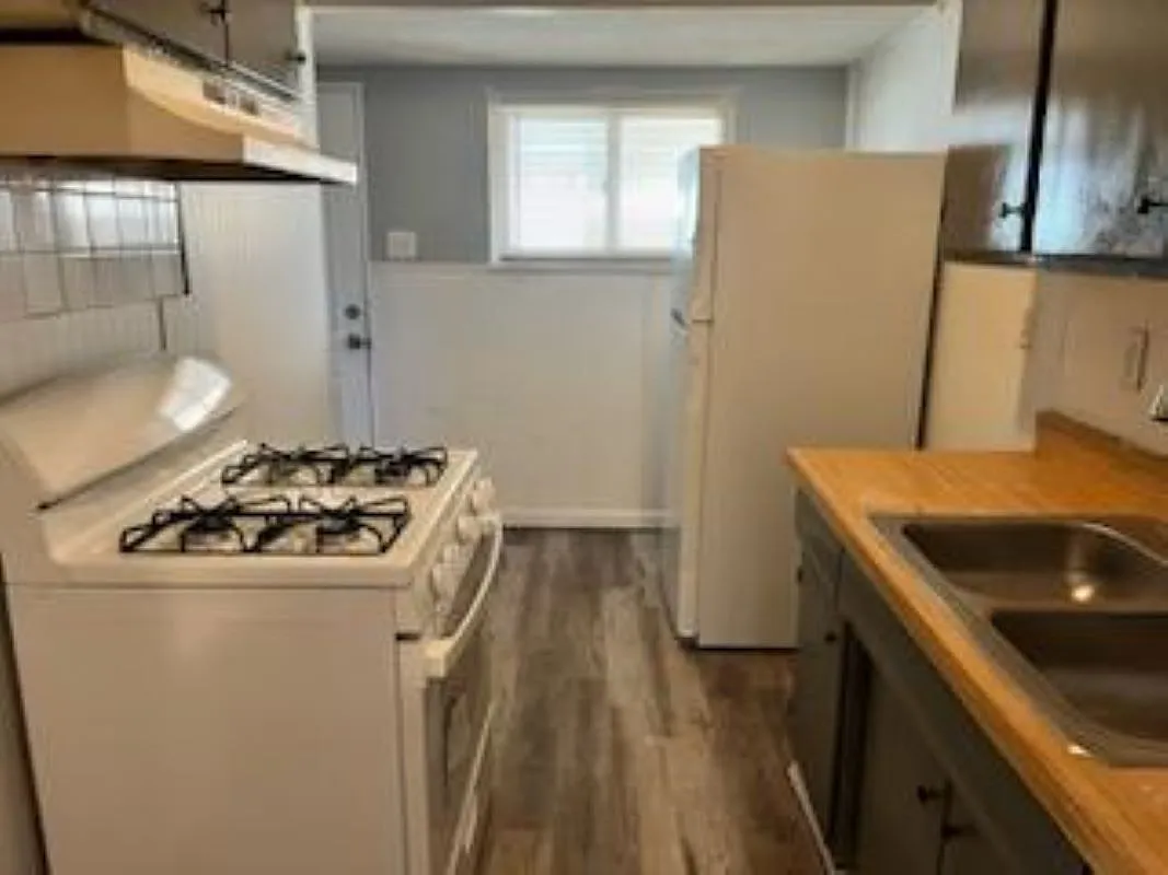 3 bed, 873 sqft, $1,199 — Photo 2