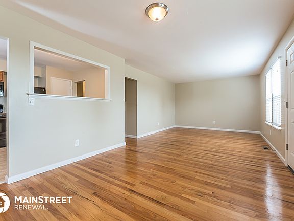 3rd image of 3665 Woodman Dr