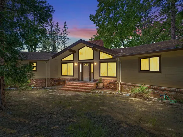 18500 Pine Tree Way, Mountain Ranch, CA 95246
