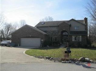 885 W Willow Run Ct, Mooresville, IN 46158