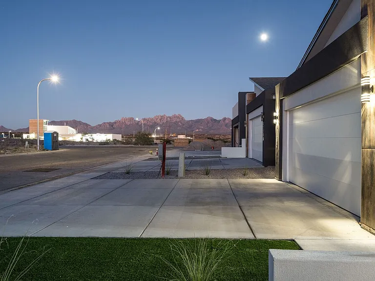 4359 Capistrano Ave — Photo 24