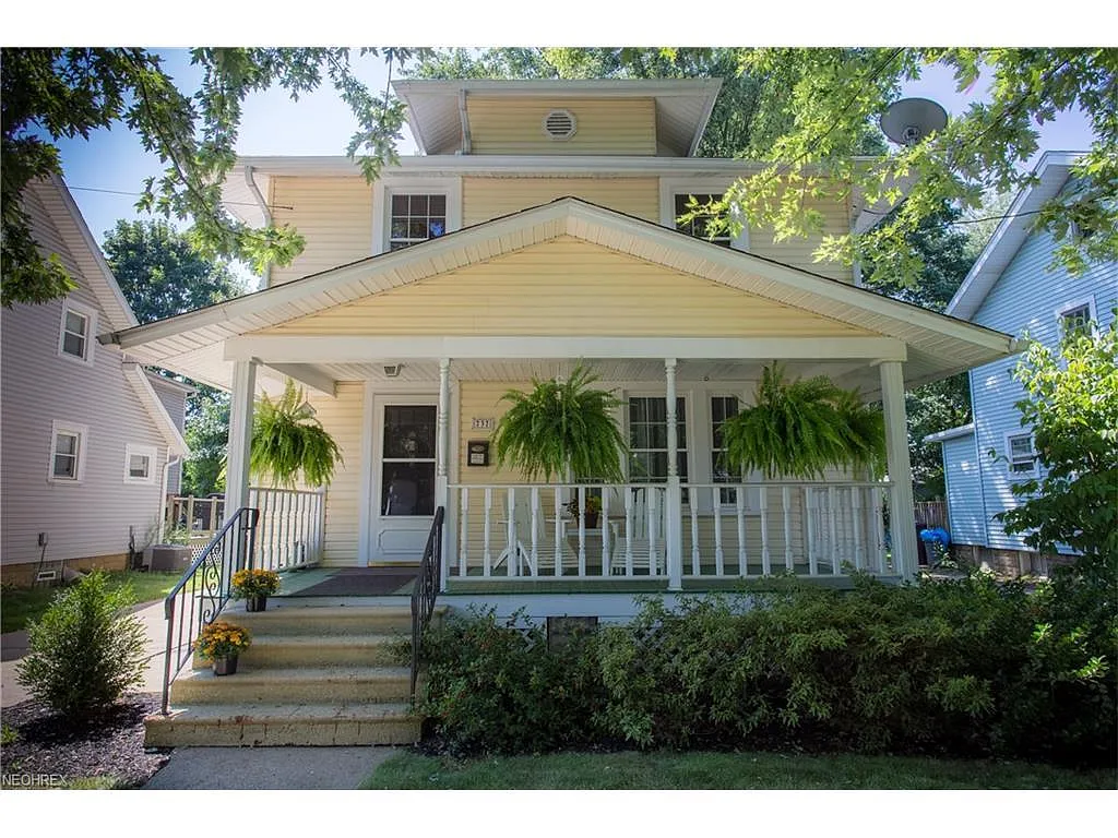 737 Matthias Ave NE photo 1