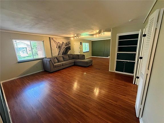 5th image of 7909 Grandview St