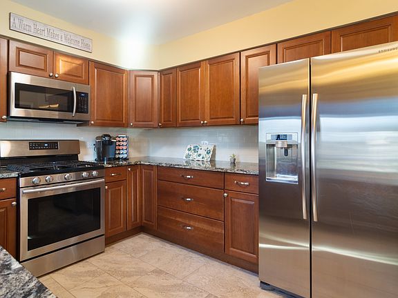 4th image of 2618 N Dryden Pl