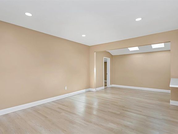 2nd image of 4622 W El Prado Blvd #4622