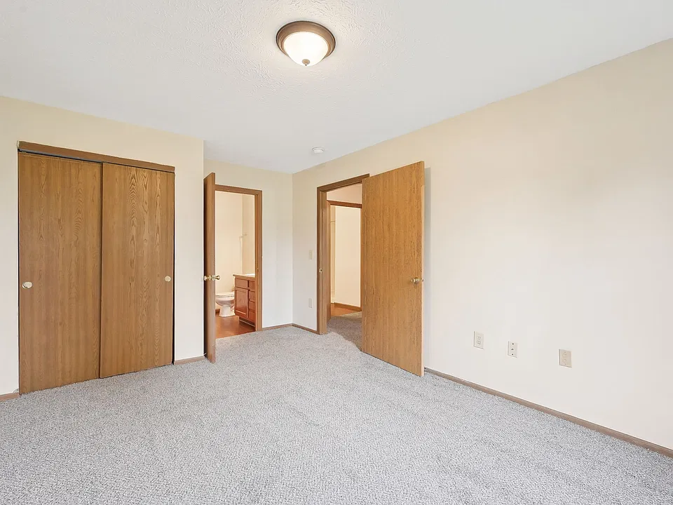 Dooley's Orchard apartment showing bedroom with a connected bathroom.