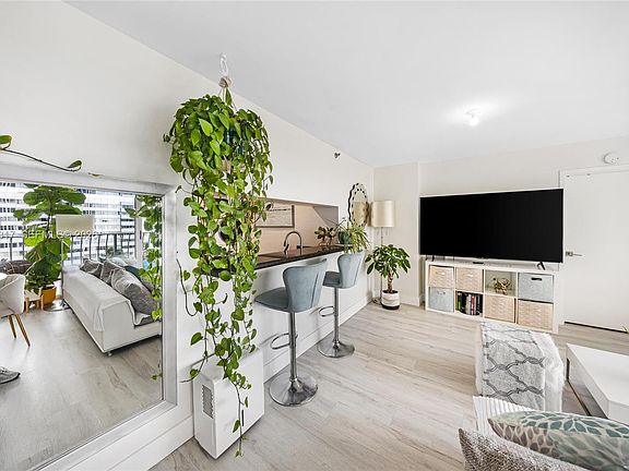 4th image of 7601 E Treasure Dr APT 923