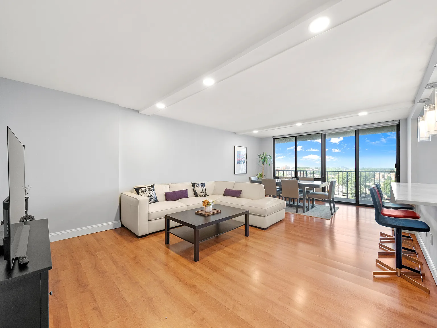 200 Winston Dr — Photo 4
