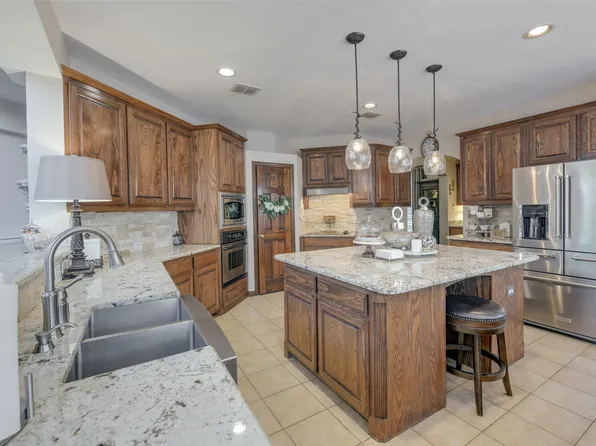 3819 Winding Forest Dr, Grand Prairie, TX 75052