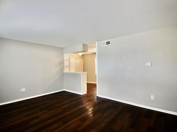 4th image of 1317 Melrose St