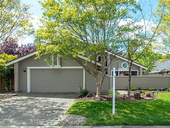 5th image of 1056 Kensington Dr